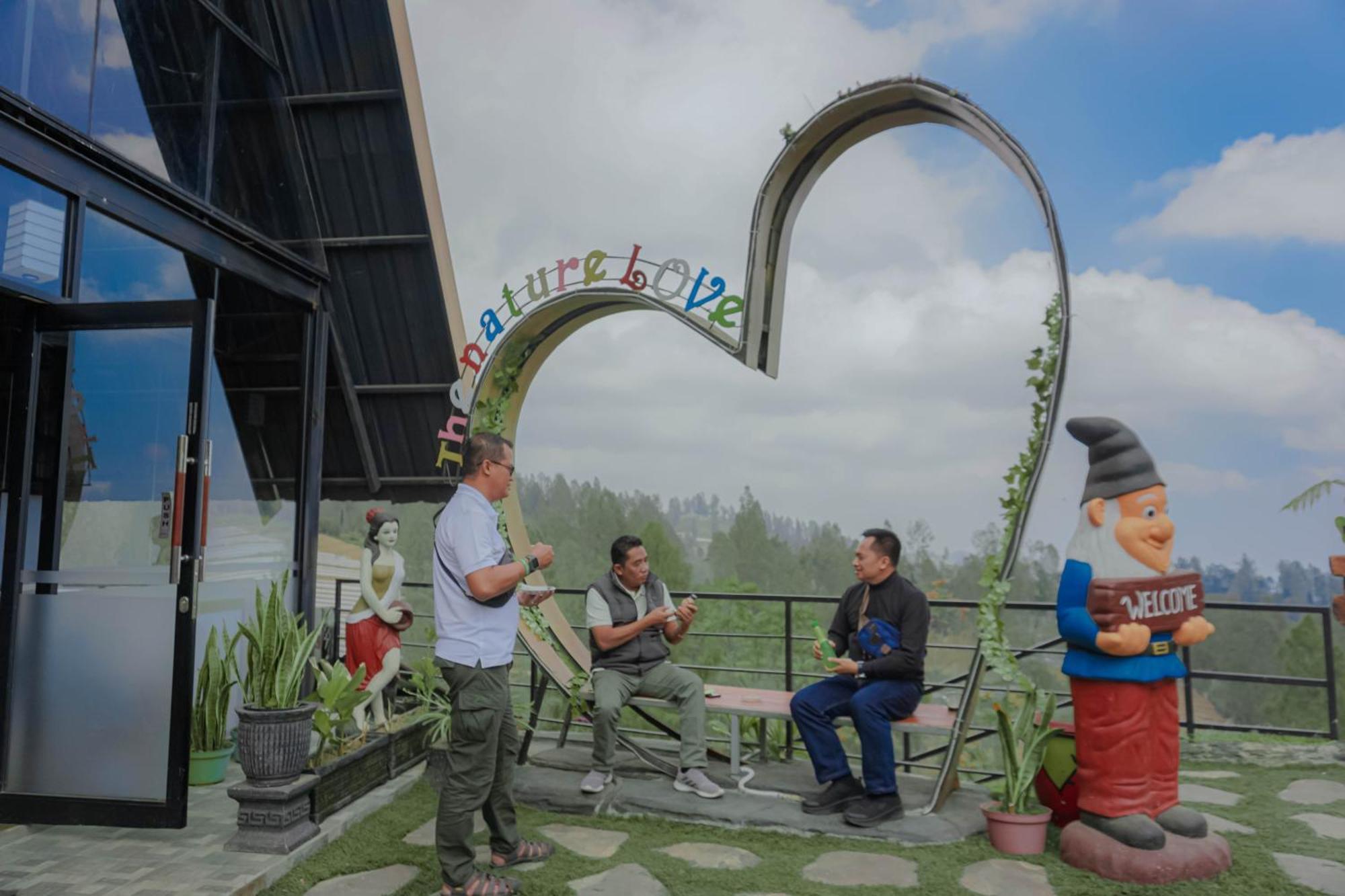 Hotel Nature Bromo And Resort Пасуруан Экстерьер фото